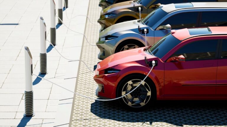 Mobile Microlearning Platform Increases New Product Knowledge​ for Global Automotive Manufacturer